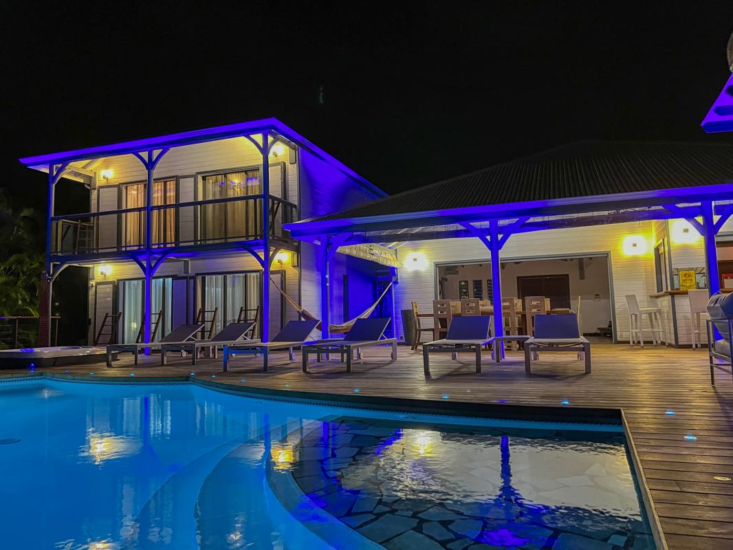 49.Location villa piscine Sainte Anne Guadeloupe_Terrasse Piscine Mer